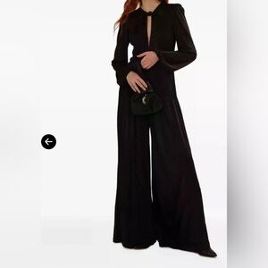 FARM RIO Pintuck pleated Knot opten front keyhole jumpsuit